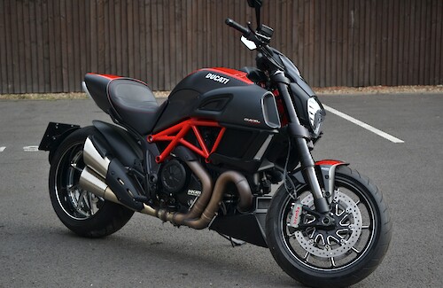 2015/65 Ducati Diavel Carbon Edition 1...