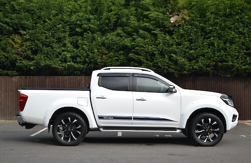 2017/67 Nissan Navara Tekna 10...