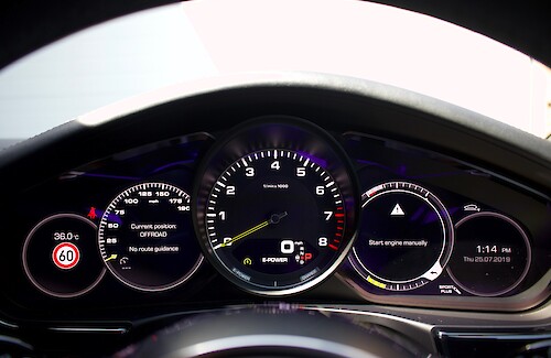 2018/18 Porsche Panamera 4 E-Hybrid Sport Turismo 37...