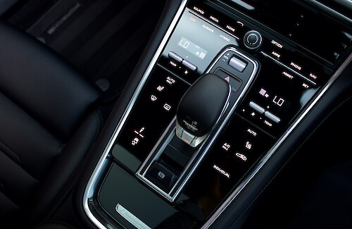 2018/18 Porsche Panamera 4 E-Hybrid Sport Turismo 38...