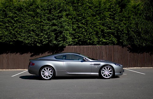 2004/54 Aston Martin DB9 Coupe 10...