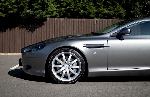 2004/54 Aston Martin DB9 Coupe 20...