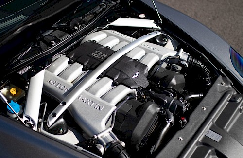 2004/54 Aston Martin DB9 Coupe 23...