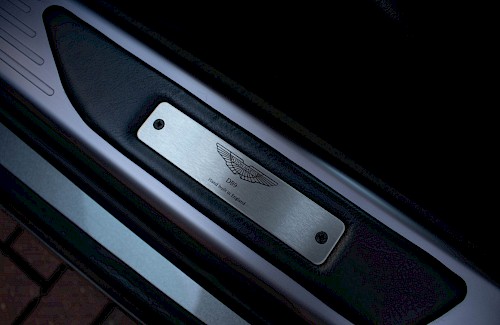 2004/54 Aston Martin DB9 Coupe 32...