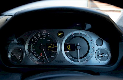 2004/54 Aston Martin DB9 Coupe 33...