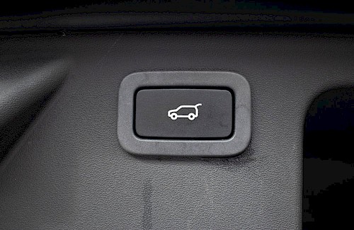 2017/17 Land Rover Discovery Sport 180 TD4 HSE Black 38...