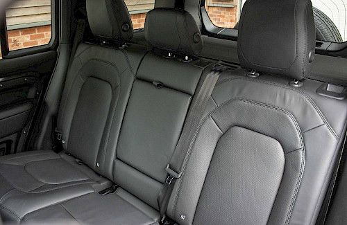 2022/22 Land Rover Defender 110 V8 Carpathian Edition 38...