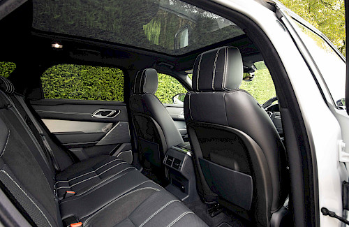 2017/67 Range Rover Velar R-Dynamic SE SDV6 37...