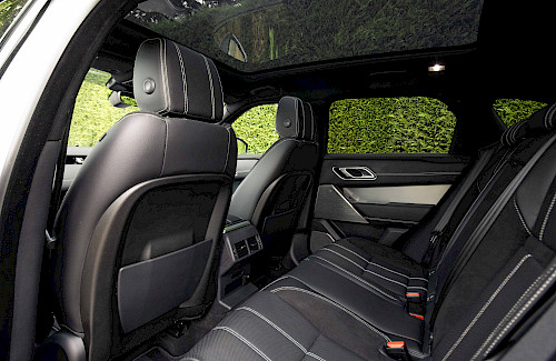 2017/67 Range Rover Velar R-Dynamic SE SDV6 38...
