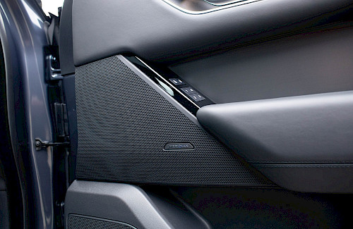 2023/73 Range Rover Velar P400e Dynamic HSE 46...