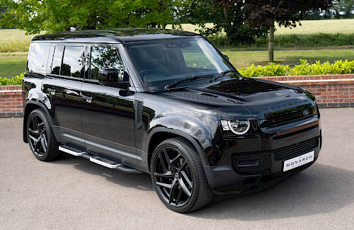 2021/70 Land Rover Defender 110 D200 S 2...
