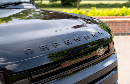 2021/70 Land Rover Defender 110 D200 S 10...