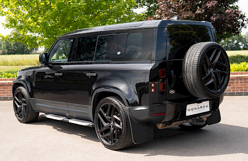 2021/70 Land Rover Defender 110 D200 S 19...