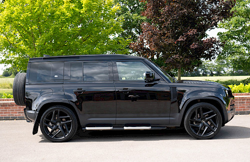 2021/70 Land Rover Defender 110 D200 S 20...