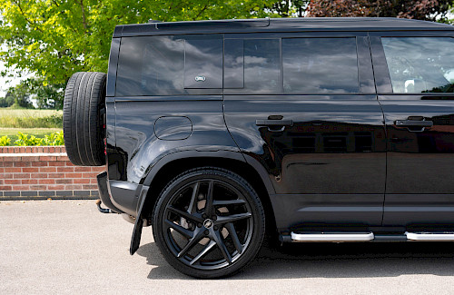 2021/70 Land Rover Defender 110 D200 S 21...