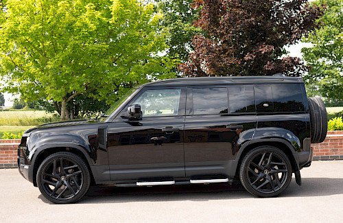 2021/70 Land Rover Defender 110 D200 S 25...