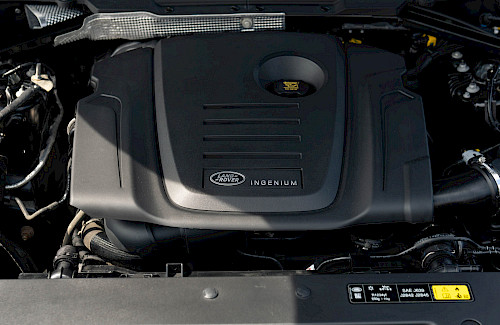 2021/70 Land Rover Defender 110 D200 S 32...