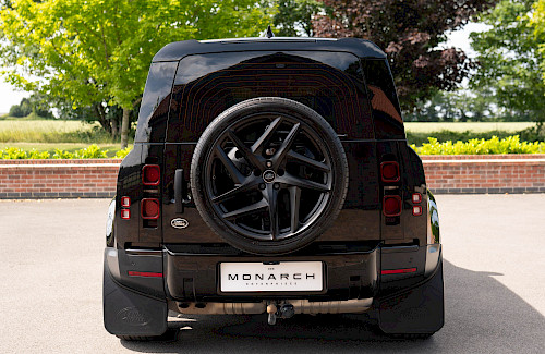 2021/70 Land Rover Defender 110 D200 S 30...