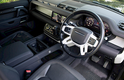 2021/70 Land Rover Defender 110 D200 S 34...