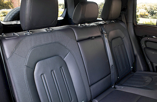 2021/70 Land Rover Defender 110 D200 S 42...