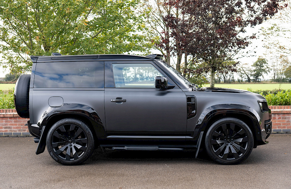2023/23 Land Rover Defender Urban 90 V8 Carpathian Edition 13