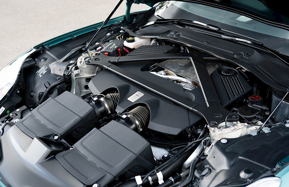 2024/73 Aston Martin DB12 V8 39