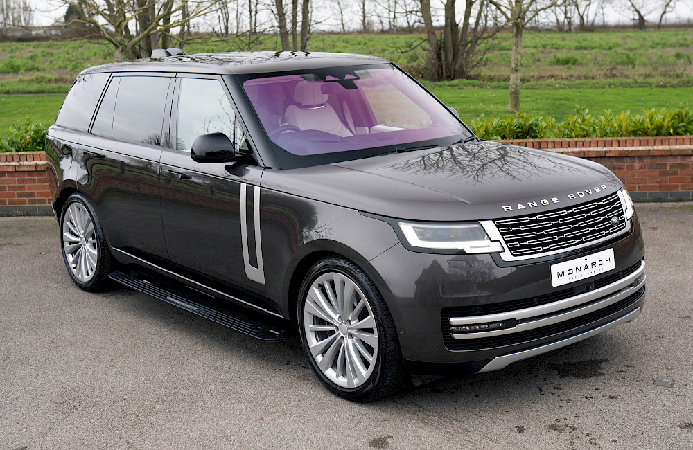 2023/72 Range Rover Vogue First Edition LWB P530 2