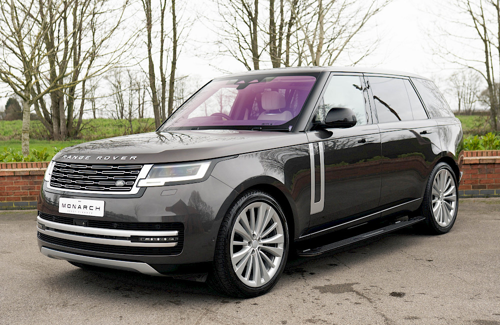2023/72 Range Rover Vogue First Edition LWB P530 5