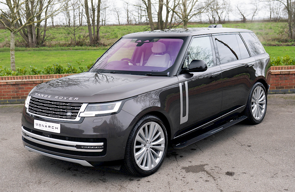 2023/72 Range Rover Vogue First Edition LWB P530 3