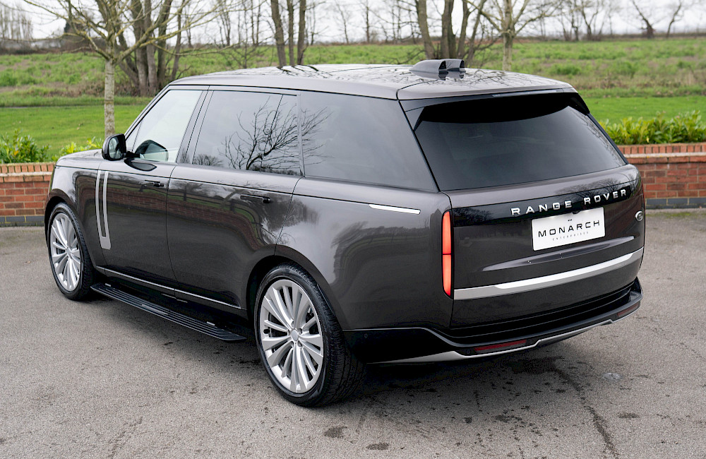 2023/72 Range Rover Vogue First Edition LWB P530 7