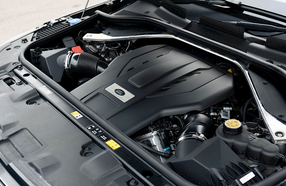 2023/72 Range Rover Vogue First Edition LWB P530 26