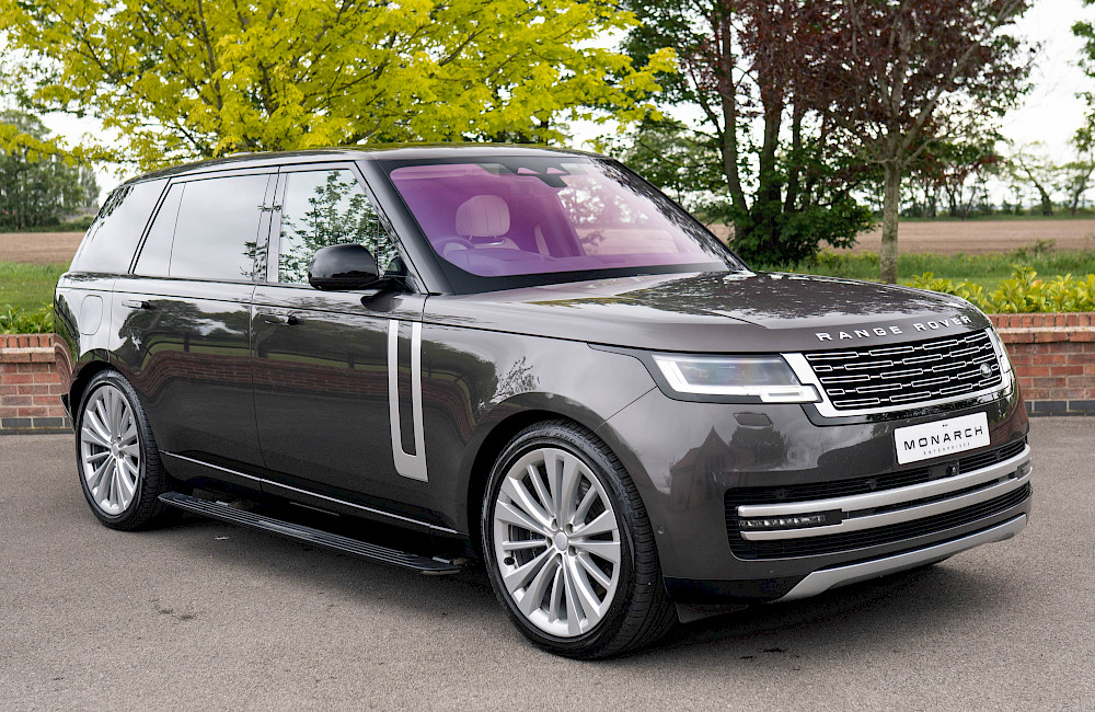 2023/72 Range Rover Vogue First Edition LWB P530 4
