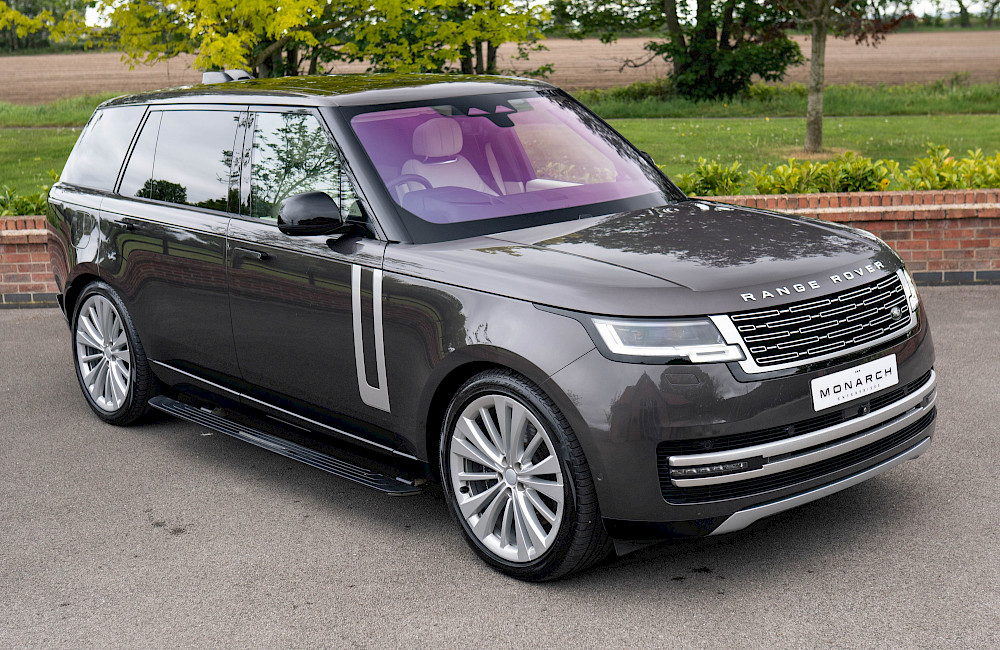 2023/72 Range Rover Vogue First Edition LWB P530 2