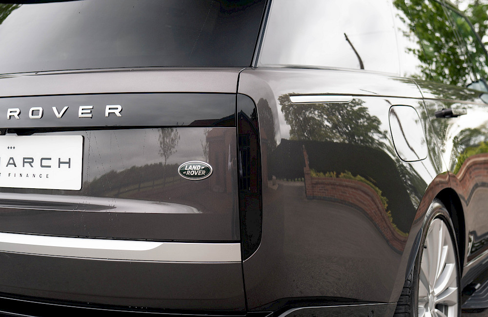 2023/72 Range Rover Vogue First Edition LWB P530 17