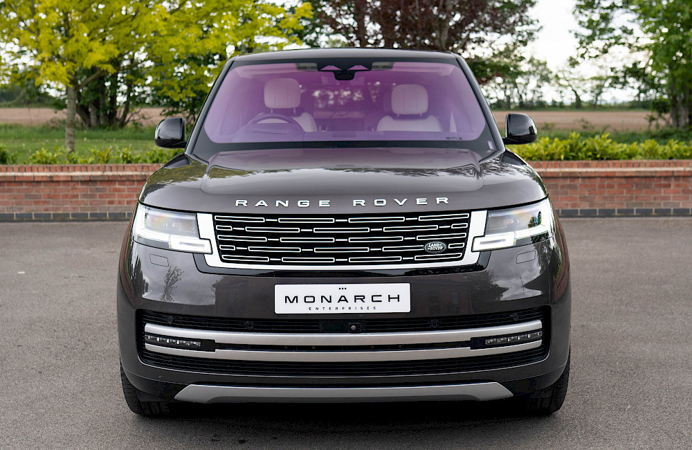 2023/72 Range Rover Vogue First Edition LWB P530 21