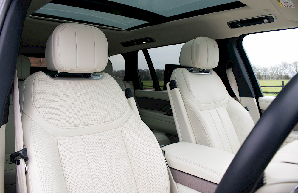 2023/72 Range Rover Vogue First Edition LWB P530 29