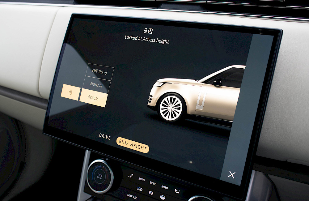 2023/72 Range Rover Vogue First Edition LWB P530 47