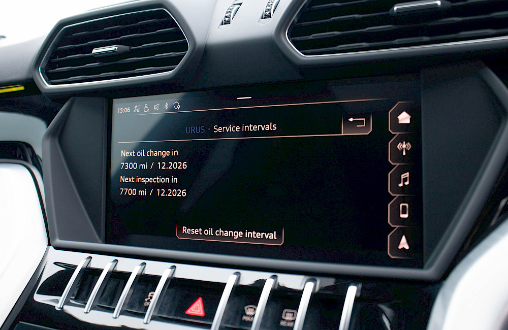 2018/68 Lamborghini Urus 38