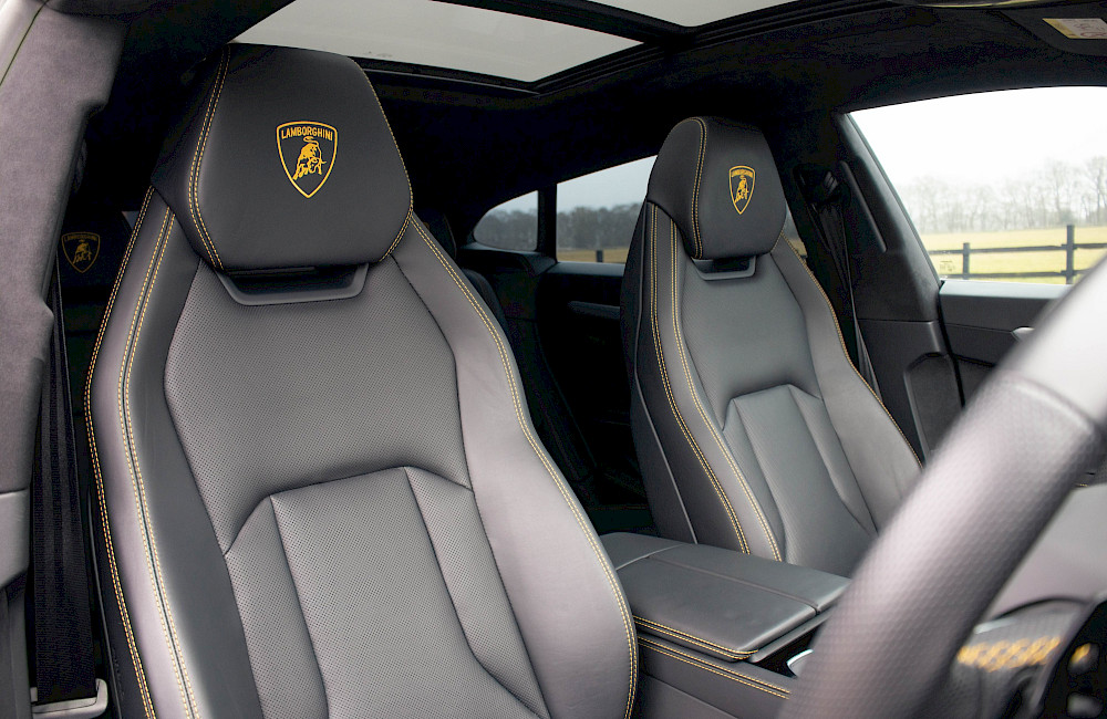 2018/68 Lamborghini Urus 30